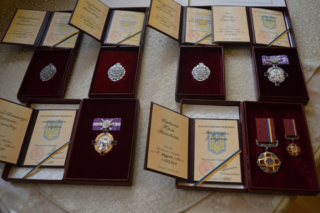 В Закарпатской облгосадминистрации торжественно вручили государственные награды представителям различных сфер жизни края.