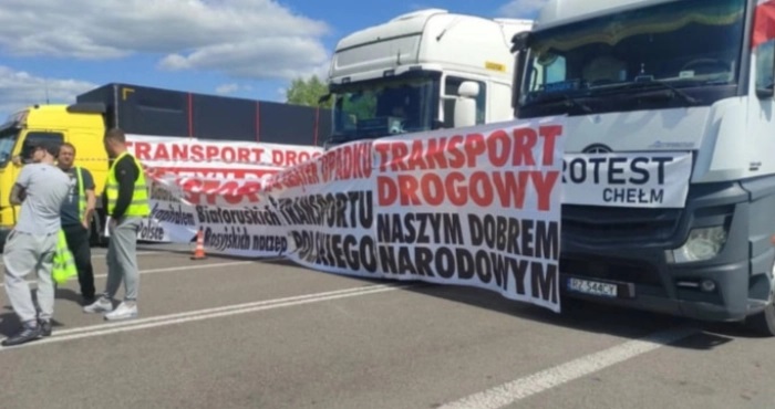 Союз автомобільних перевізників Словаччини (UNAS) пригрозив заблокувати кордон для українських перевізників.