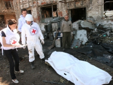 В пятницу под руинами Донецкого аэропорта были найдены тела погибших украинских военнослужащих.
