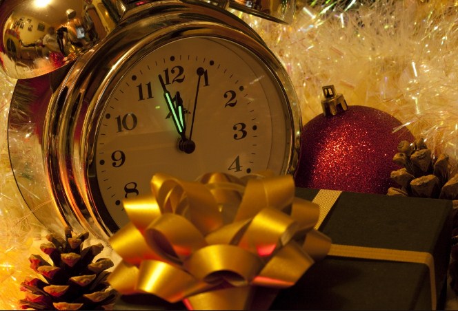 Новорічні і різдвяні вихідні триватимуть по 3 дні - з 30 грудня по 1 січня включно й з 6 по 8 січня включно.