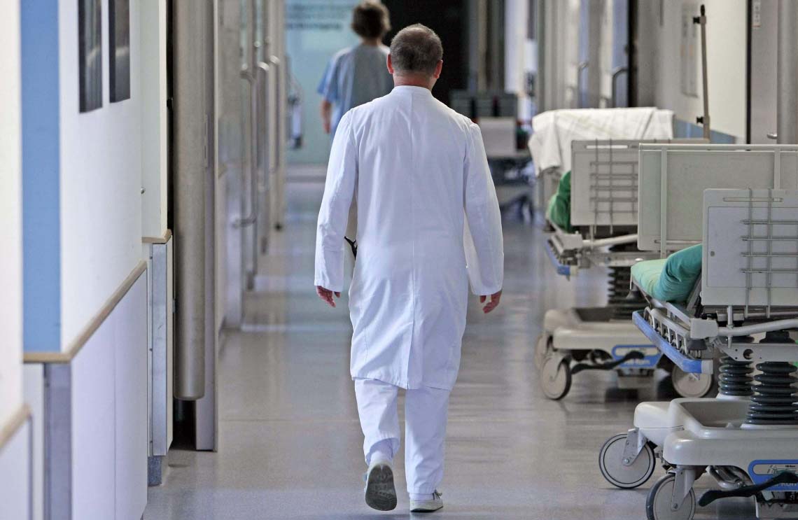 У комунальних медичних закладах Закарпатської області не вистачає 330 лікарів і 537 медсестер.