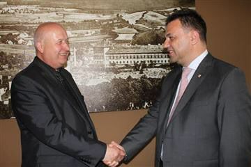 В прошлом году во время визита на Закарпатье гетмана Устецкого края Олдржіха Бубенічекова было договорено об установлении партнерских отношений между двумя регионами.