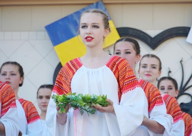 Творчі колективи Ужгорода напередодні долучилися до благодійного концерту «Миру і щастя всім дітям» на підтримку Збройних Сил України.
