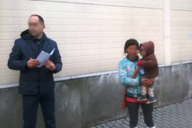Вчера на улице Собранецькій в Ужгороде полиция задержала 25-летнюю цыганку, которая просила милостыню, держа на руках двухлетнего ребенка.
