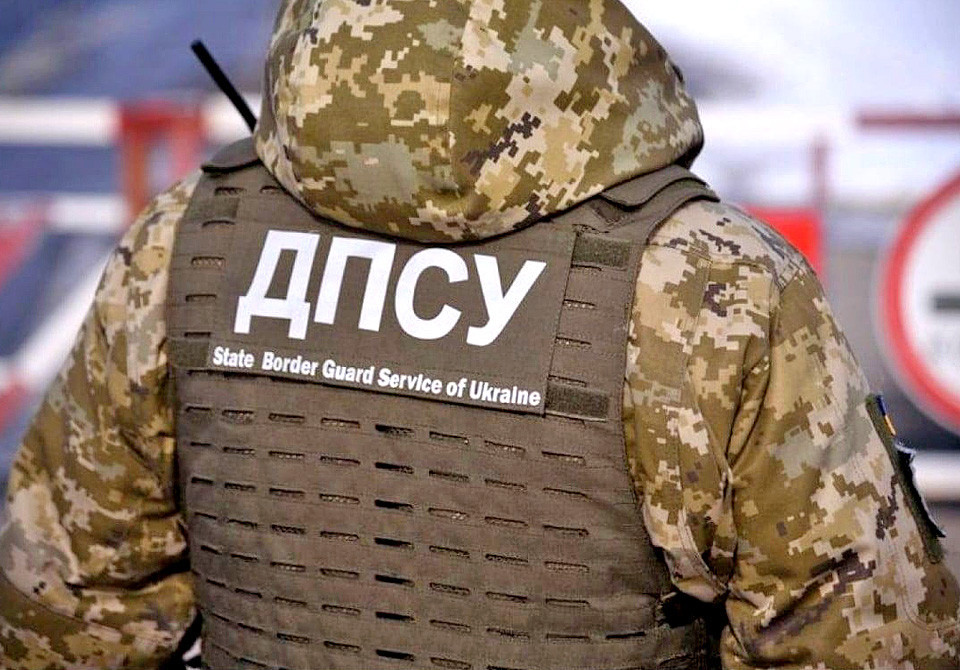 Двое нелегальных мигрантов были задержаны вчера пограничниками Мукачевского отряда во время реализации информации, предоставленной сотрудниками оперативно-розыскного отдела.