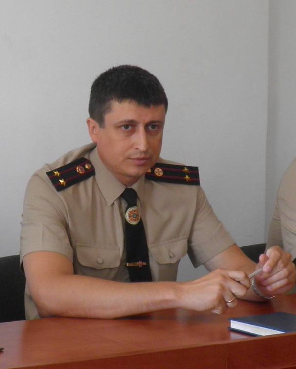 Председатель ДСНС Украины Николай Чечеткин представил коллективу начальника Управления в Закарпатской области.