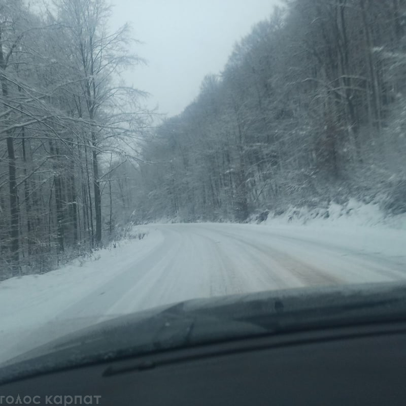 Необработанные от снега дороги в настоящее время являются серьезной проблемой для водителей транспортных средств.