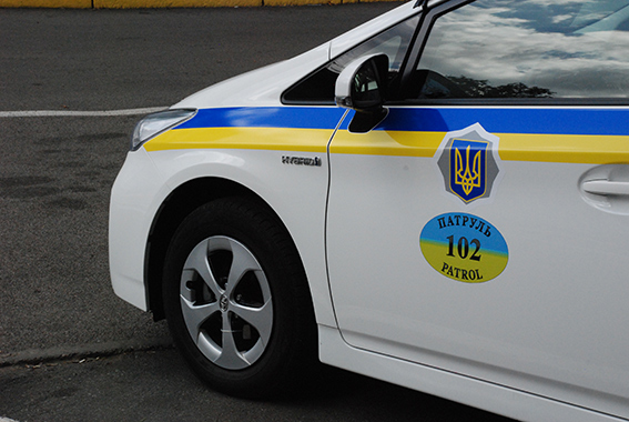 Сегодня утром на Краснозвездном проспекте в Киеве патрульная полиция остановила автомобиль, за рулем которого находился прокурор.