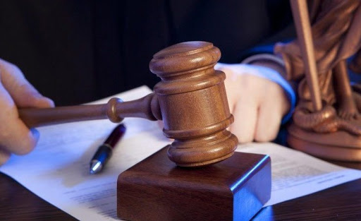 За доводами прокурора Ужгородської місцевої прокуратури слідчим суддею взято під варту на 60 діб 30-річного ужгородця за підозрою у крадіжці ювелірних виробів.