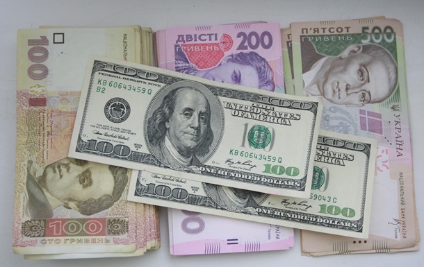 У понеділок долар подорожчає на дві копійки, в той час, як євро подешевшає на п'ять копійок.