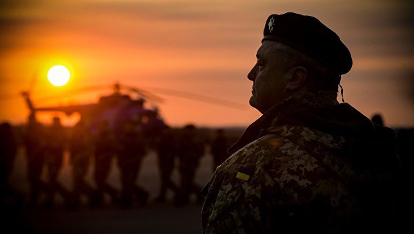 Президент України Петро Порошенко заявив, що більше 2,7 тисячі українських військових, в тому числі майже 2,4 тисячі зі складу збройних сил України загинули за час проведення АТО.