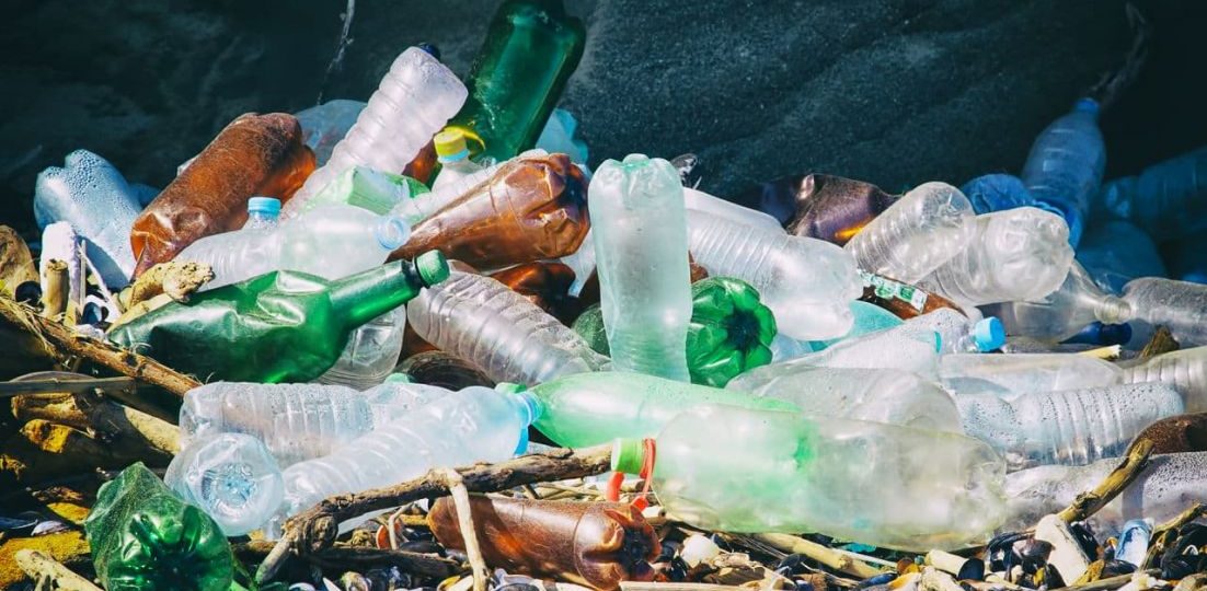 Вчені з'ясували, що один з найпопулярніших полімерів для створення пластикових виробів розкладається в десять разів швидше, ніж передбачалося.