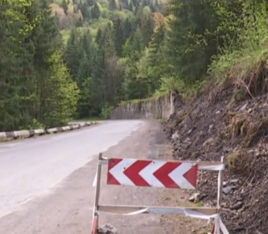 На Закарпатті розпочали ремонт дороги до високогірного Синевирського озера.
