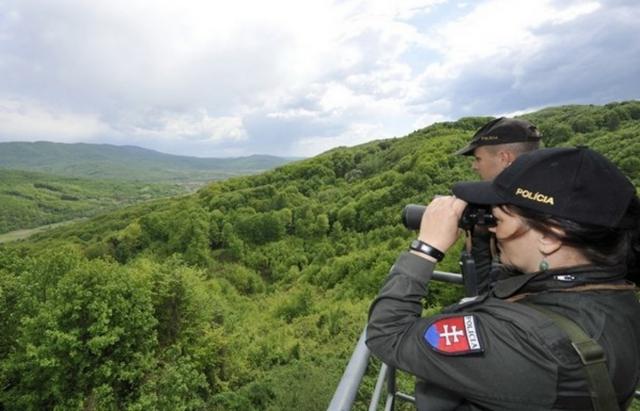 Словацька прикордонна поліція у селі неподалік міста Собранце затримала чотирьох незареєстрованих росіян.