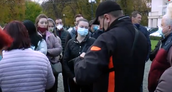 Напередодні у вівторок в Ужгороді підприємці з ринку Краснодонців зібрались під обласною адміністрацією, щоб висловити свій протест проти закриття торгових точок.