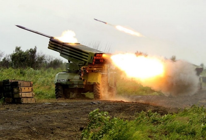 Пророссийские террористы на Донетчине массово применяют артиллерийское вооружение по гражданскому населению и мирным населенным пунктам, уничтожают инфраструктуру градоутворюючих предприятий Украины.