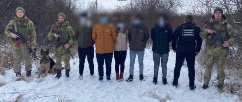 На Закарпатті затримали п’ятьох нелегальних мігрантів з Непалу (ВІДЕО)