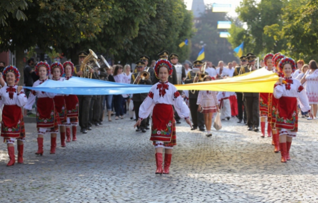 У місті над Латорицею відмінили традиційний парад вишиванок