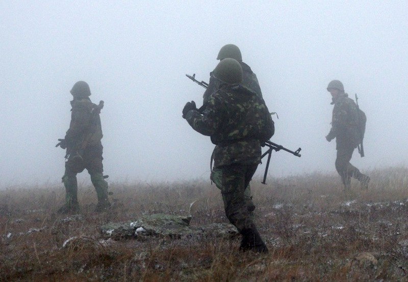 Українські позиції в Донецькій і Луганській областях бомбили з великокаліберних кулеметів, гранатометів, мінометів.