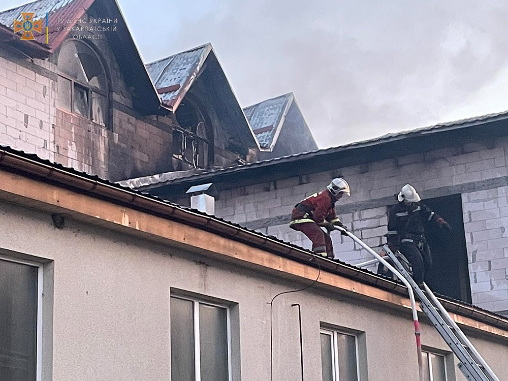 31 августа в 04:45 в Службу спасения поступило сообщение о пожаре в гостинично-ресторанном комплексе, расположенном на ул. Гагарина в Иршаве.