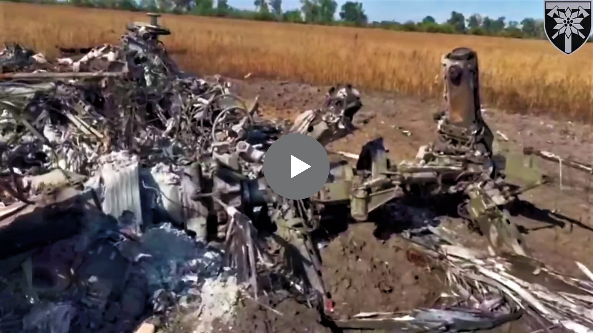 Відео з місця жорсткої “посадки” ворожого Ка-52 опублікували на сторінці 128 окремої гірсько-штурмової бригади у ФБ.