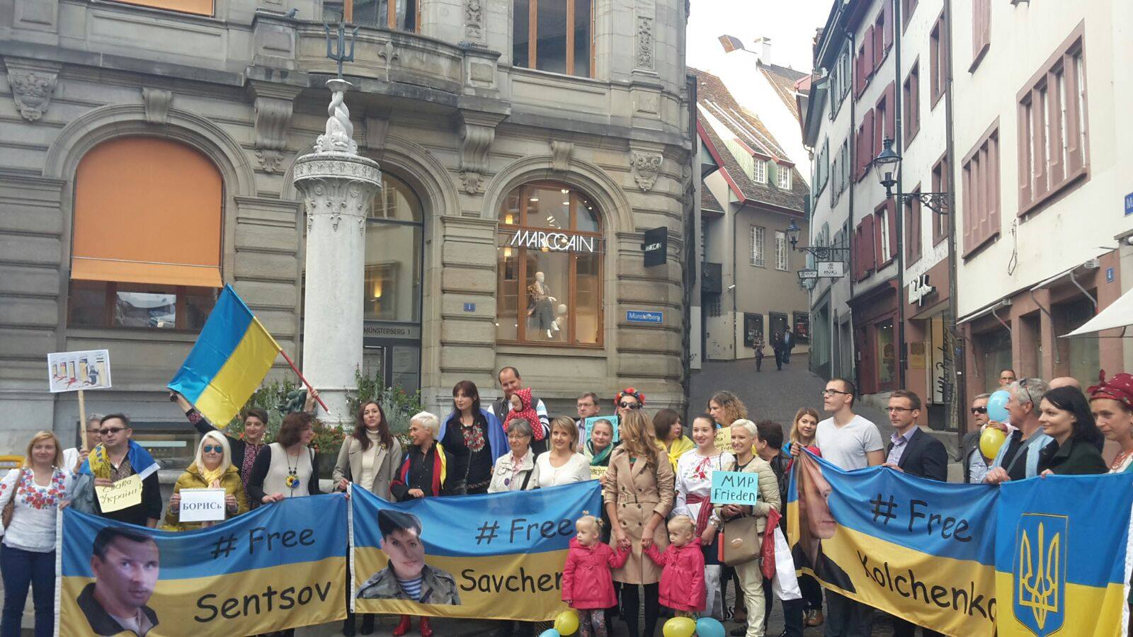 У швейцарському місті Базель українська громада провела Марш Надії на підтримку демократичних рухів та змін в Україні. 