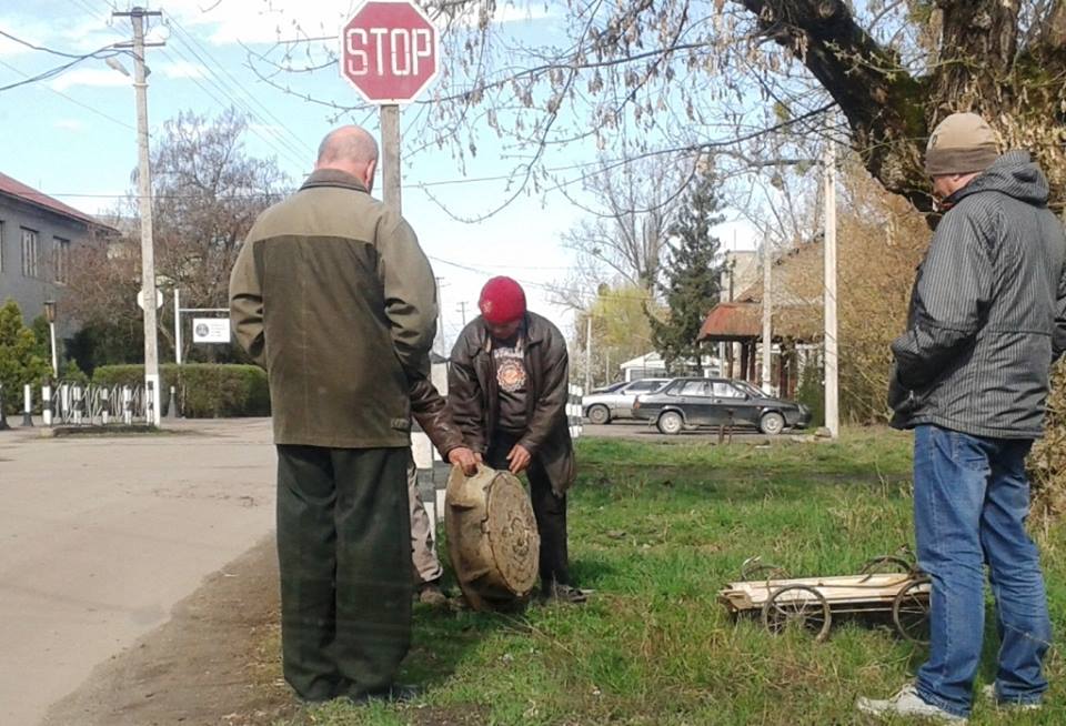 У Берегові затримали викрадачів каналізаційних люків