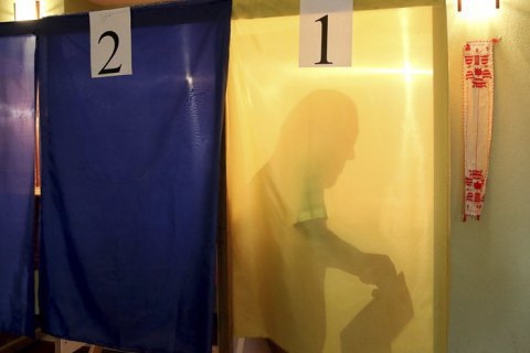 місцеві вибори відбудуться після завершення децентралізації та ухвалення Виборчого кодексу.