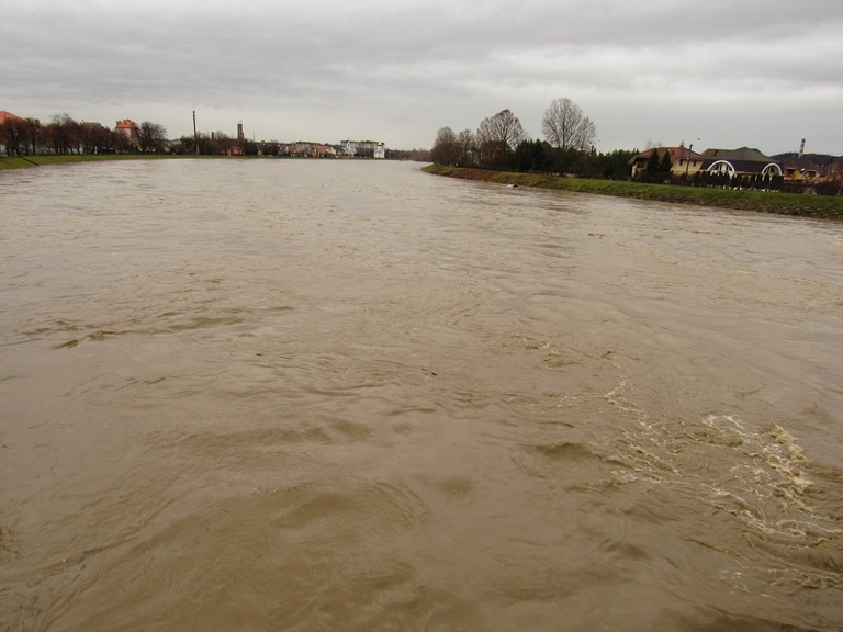 У Мукачеві відбулося термінове засідання штабу з ліквідації можливих ситуацій, що пов'язані з підтопленням вулиць та дворогосподарств міста внаслідок затяжних дощів.
