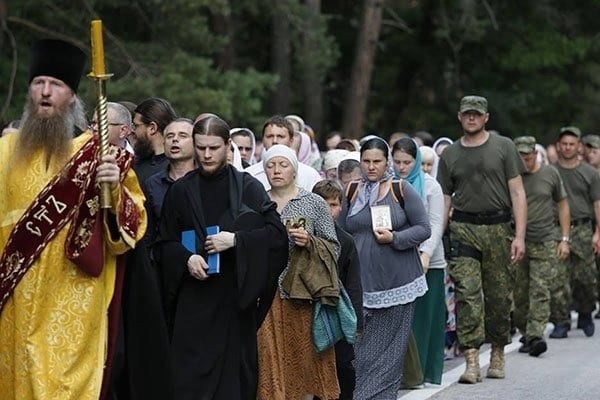 Нацполіція і Нацгвардія заблокувала прохід Хресної ходи УПЦ по вулицях Києва