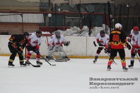 Чемпіонат Закарпаття з хокею: зустрічалися "Ужгородські вовки" та "Шахтарські барси"