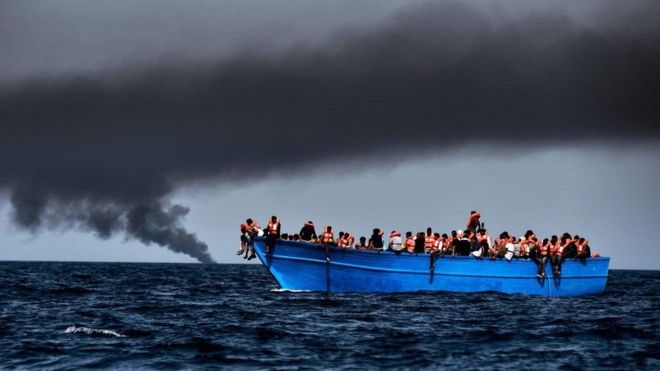 Дев'яносто мігрантів ймовірно потонули після того, як човен перекинувся біля лівійське узбережжя, повідомляє Агенція з міграції ООН.

