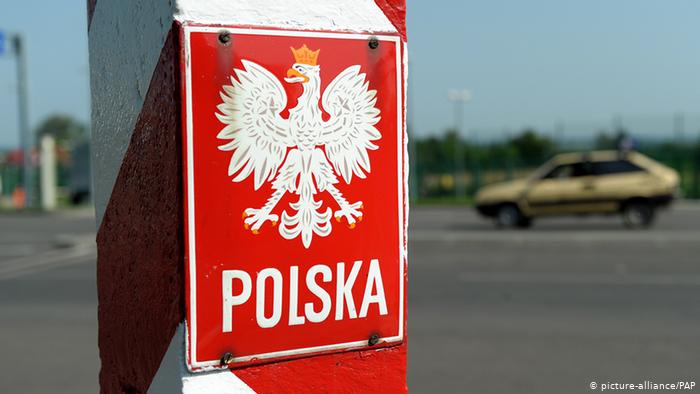 Министр здравоохранения Польши Адам Недзельский не исключил введения ограничений на границах страны со Словакией и Чехией в связи с увеличением числа случаев COVID-19.