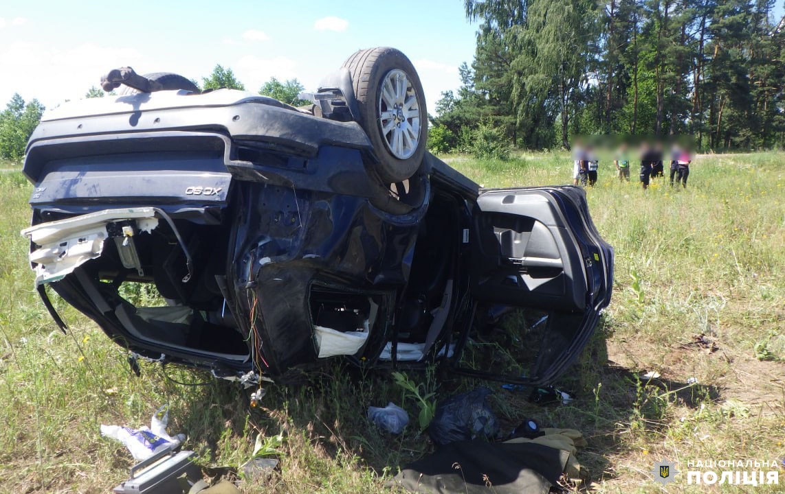 З’їзд у кювет обернувся трагедією: водій легковика загинув після моторошної ДТП (ФОТО)