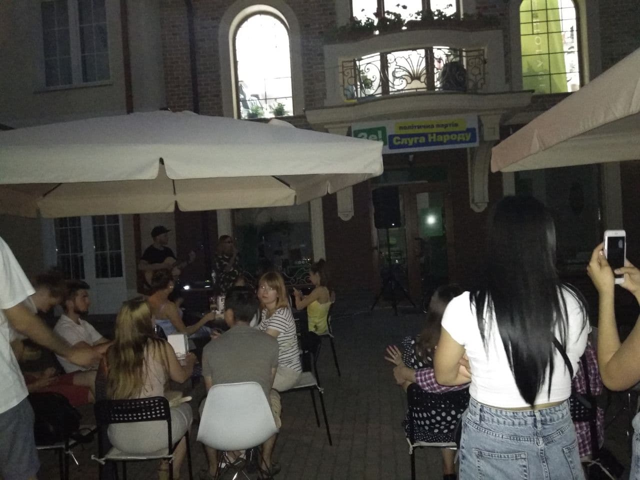 Жива музика в центрі Виноградова викликала справжній фурор (ВІДЕО)