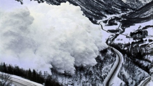 Сьогодні та завтра, 4-5 лютого, на високогір’ї та в горах Закарпатської області в зв’язку з відлигою утримується значна снiголавинна небезпека (III рiвень).