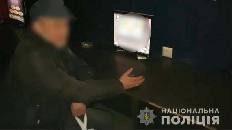 Недавно в полицию поступила оперативная информация о том, что в городе Рахове есть подпольная игровая библиотека.