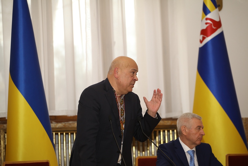 Голова Закарпатської ОДА Геннадій Москаль прокоментував причину зриву сесії і скандал.