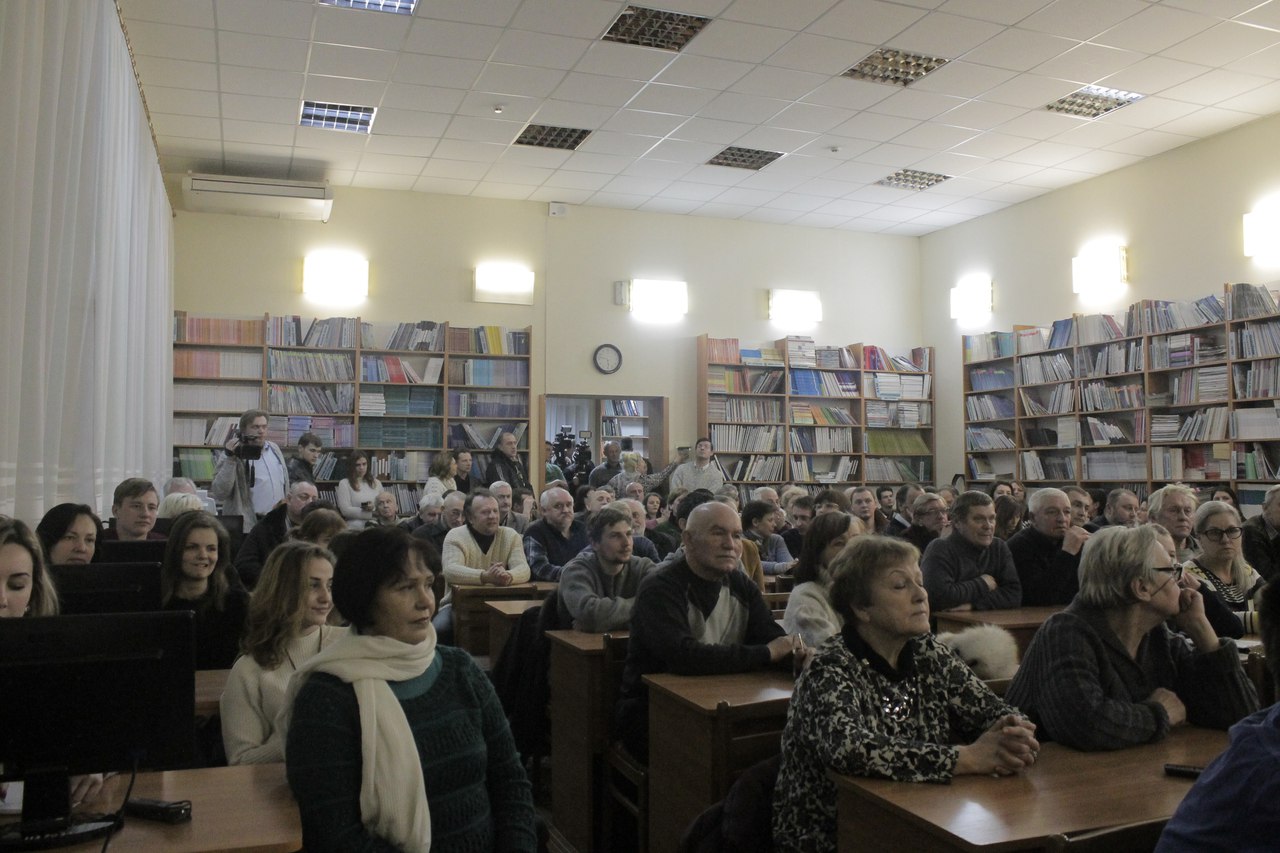 Понад півтори сотні ужгородців зібрала  обласна бібліотека на вечорі пам’яті Володимира Висоцького