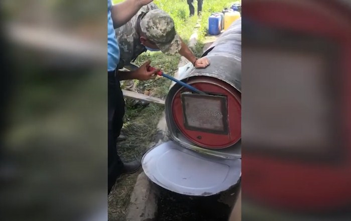 З'явилось відео вивантаження 250 літрів бурштинової контрабанди на Виноградівщині (ВІДЕО)