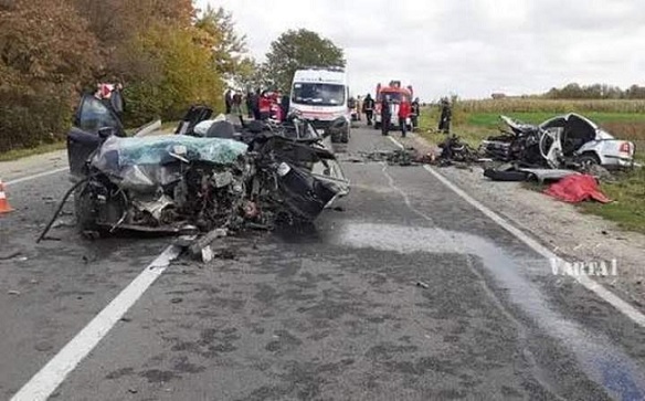 Розірвало просто на шматки: двоє водіїв загинули у важкій аварії /ФОТО