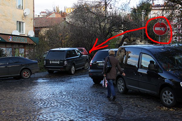 Накануне полиция оштрафовала мэра Ужгорода Богдана Андріїва за неправильную парковку. 