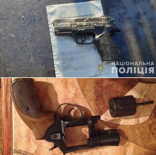 В ході обшуку будинку жителя села Нове Давидково правоохоронці виявили дві одиниці зброї без відповідних дозвільних документів. 