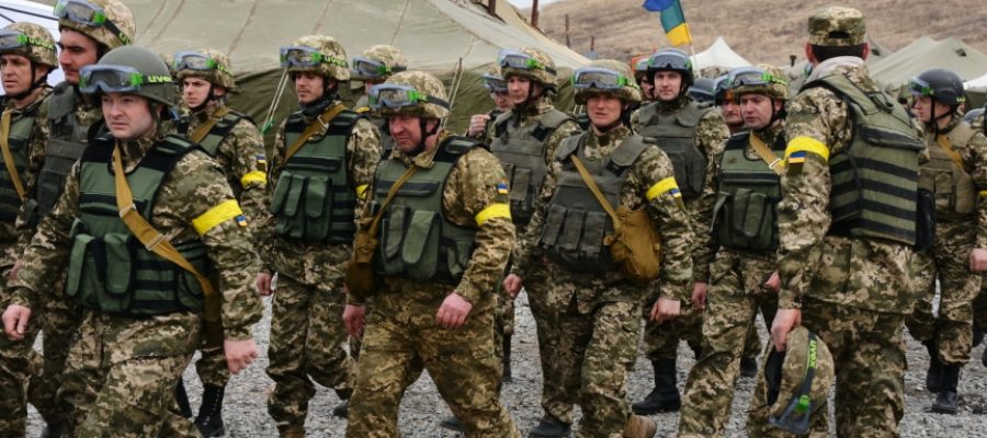 В Україні змінюють підхід до нарахування заробітних плат військовим. 