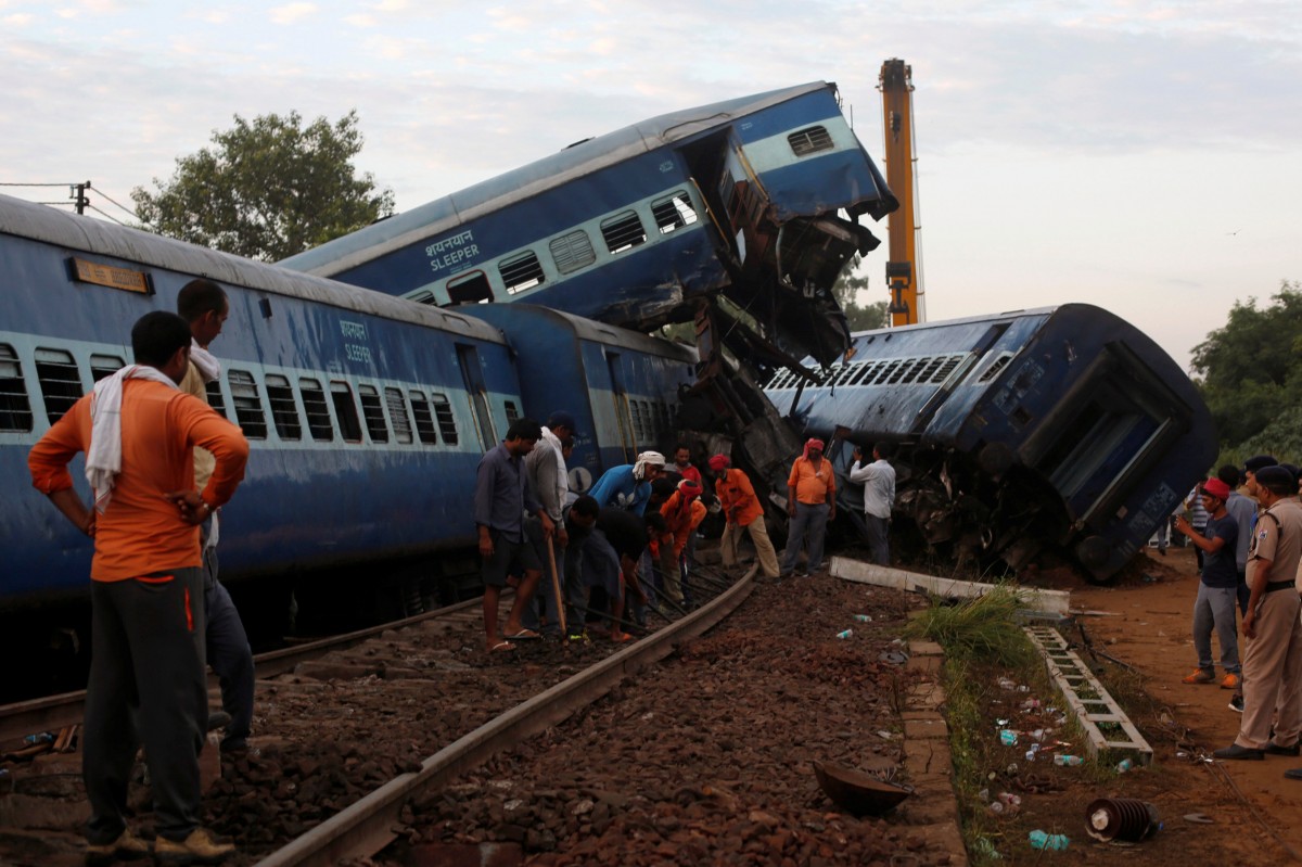В результаті аварії поїзда загинули 23 людини і більше 120 постраждали. 