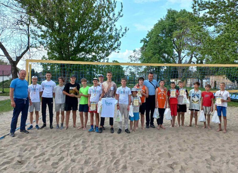 Минулої неділі, 8 травня, в Ужгороді відбувся благодійний турнір з пляжного волейболу серед юнаків.

