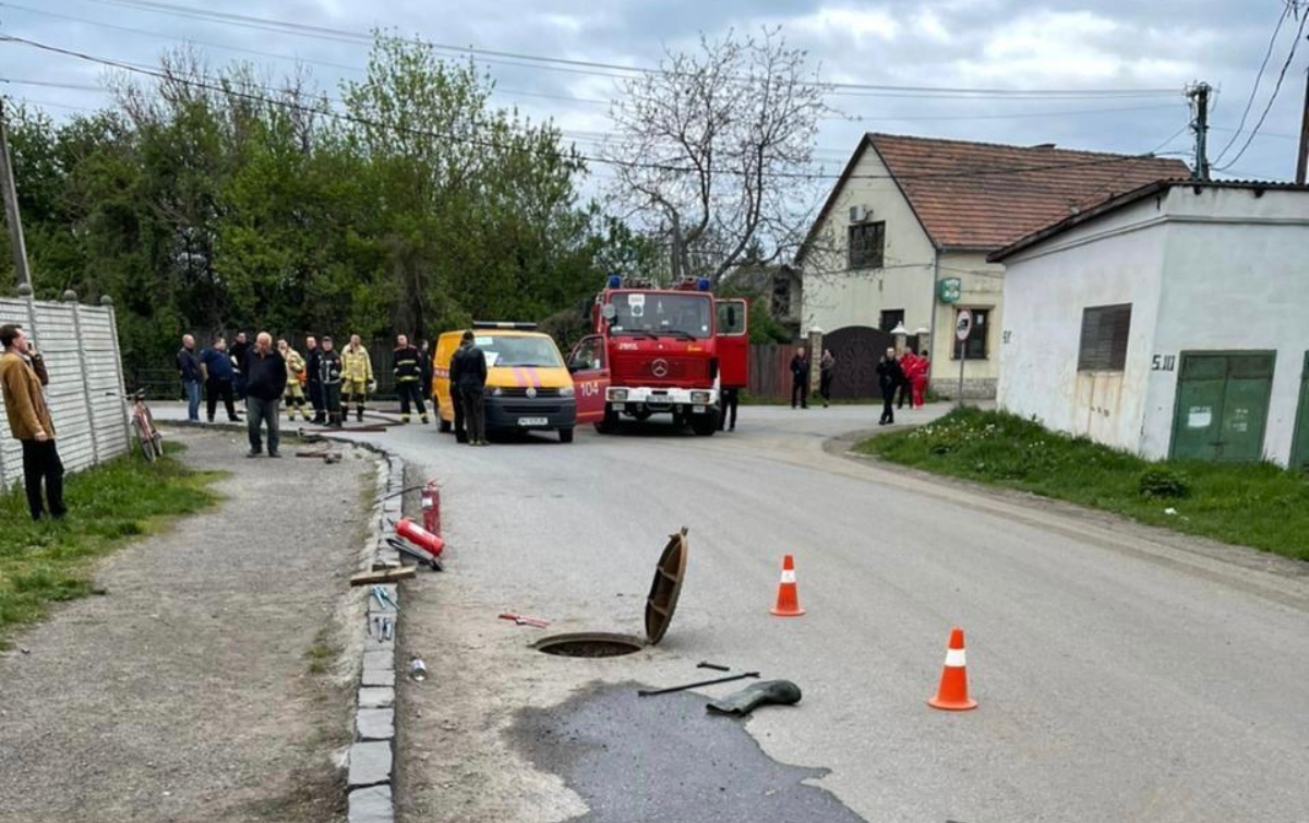 Напередодні, о 17:03 до поліції надійшло повідомлення про те, що на перехресті вулиць Мішека – Стефаника у місті Берегово ймовірно стався витік газу.