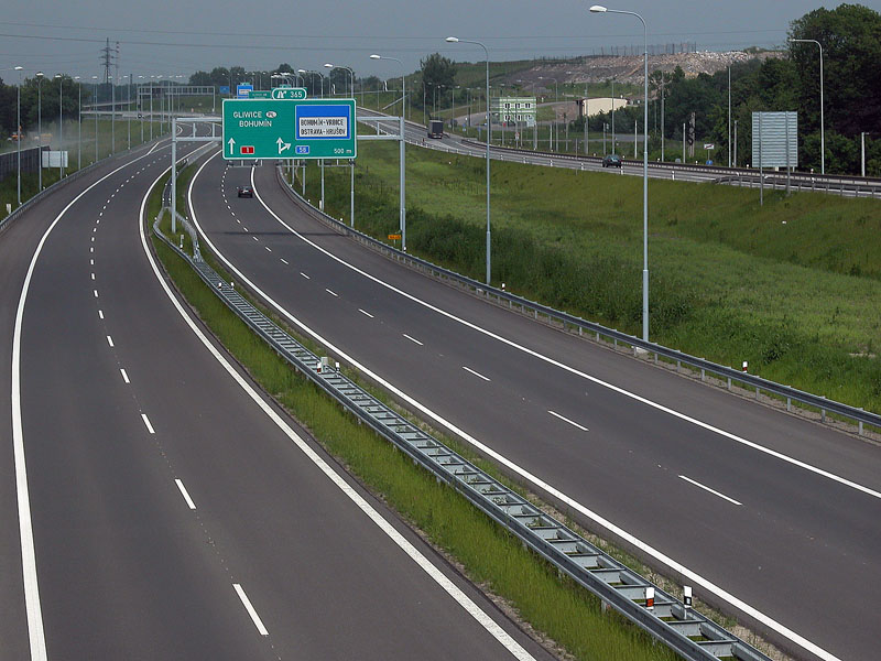 На українсько-словацькій онлайн-зустрічі в Закарпатській облдержадміністрації обговорили місця розташування майбутніх пропускних пунктів, до яких підходитиме європейська швидкісна магістраль D-1.

