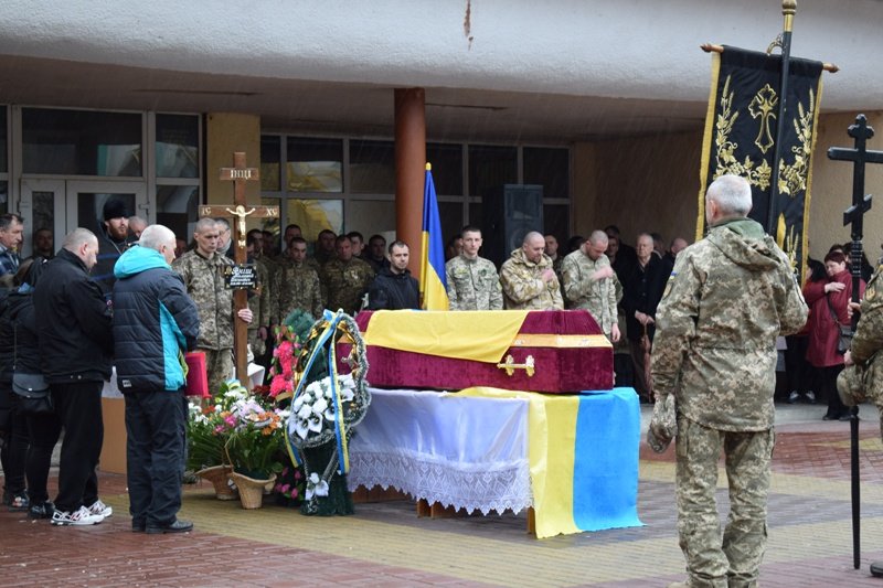 У Рахові сьогодні, 6 квітня, попрощались із старшим солдатом 128-ї окремої гірсько-піхотної бригади Тимофієм Гейнішем, який загинув 17 грудня 2017 року у селищі Зайцеве, Донецької області.