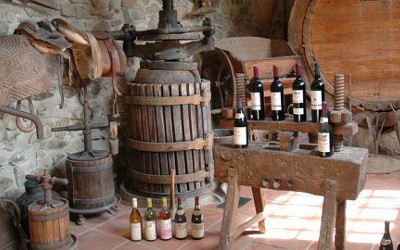 Розничная торговля исключительно столовыми винами может осуществляться субъектами хозяйствования без наличия лицензии на право розничной торговли алкогольными напитками.